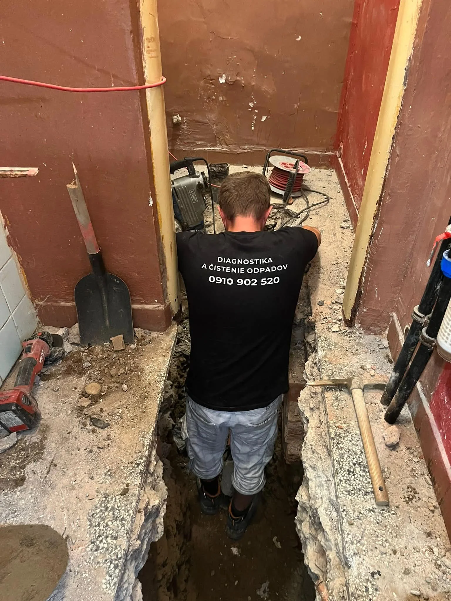 Vykop a oprava kanalizacie